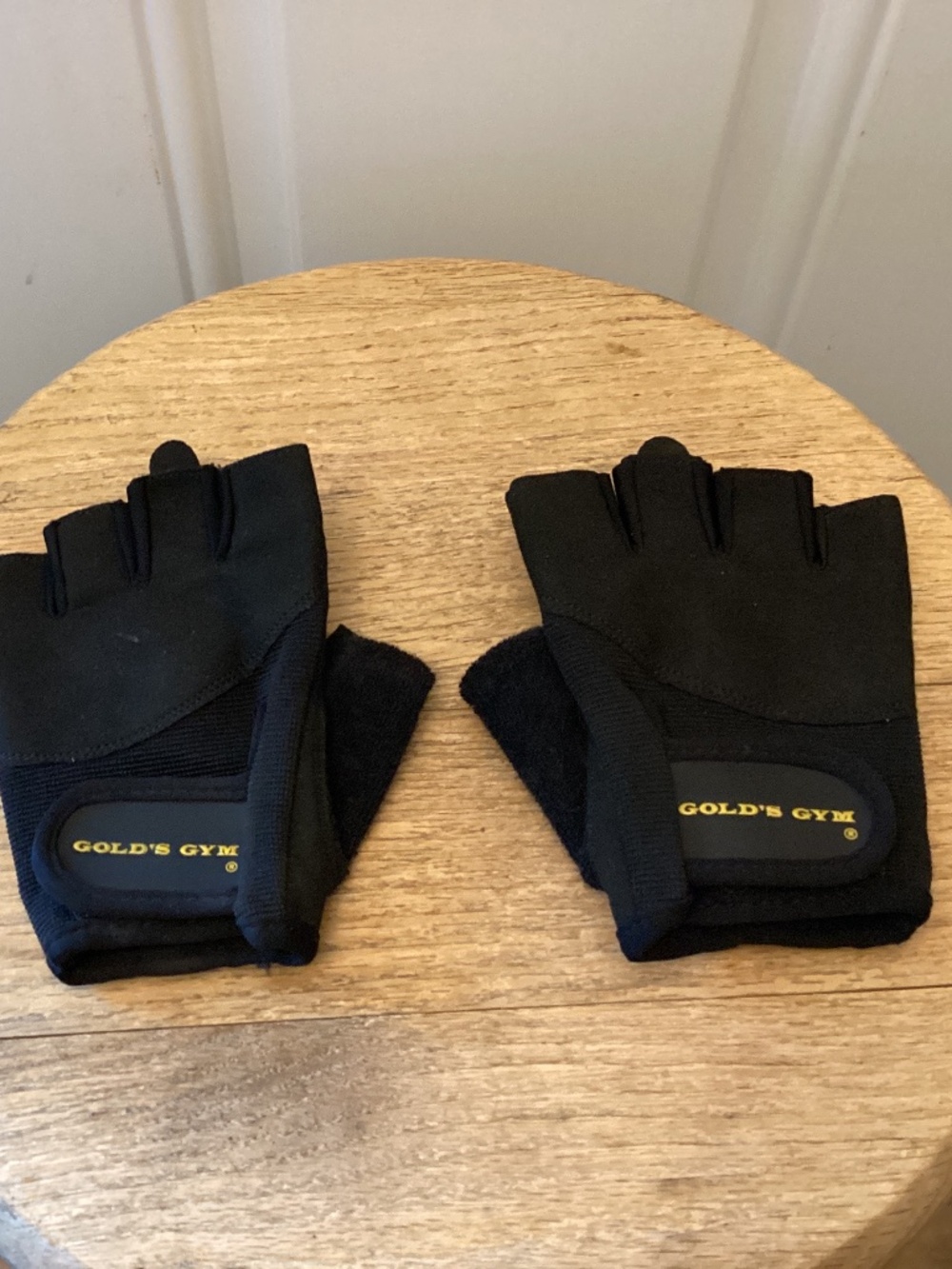 Gold’s Gym Weight Lifting Strength Training fingerless gloves.